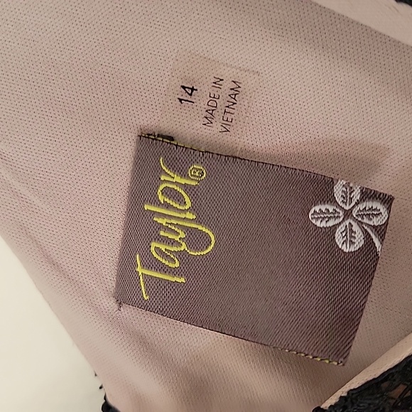 Dress - Picture 4 of 4